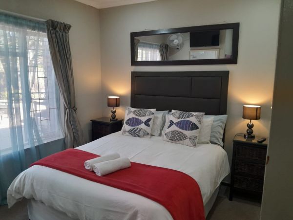 Sunset 5. Queen bed. Shared Bathroom